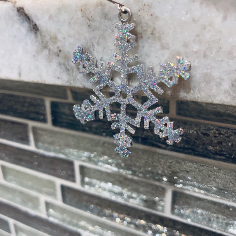 NWT snowflake earrings ❄️